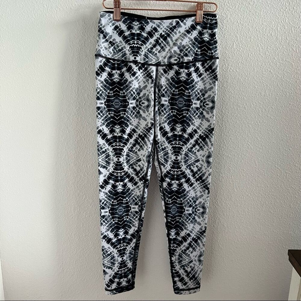 Victoria’s Secret Sport Knockout Tight Neutral Tie Dye Small